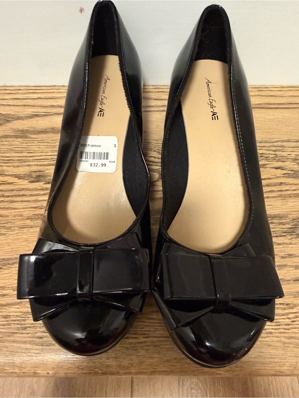American Eagle Black Patent Bow Wedge Heels Size 3 NWT Condition
